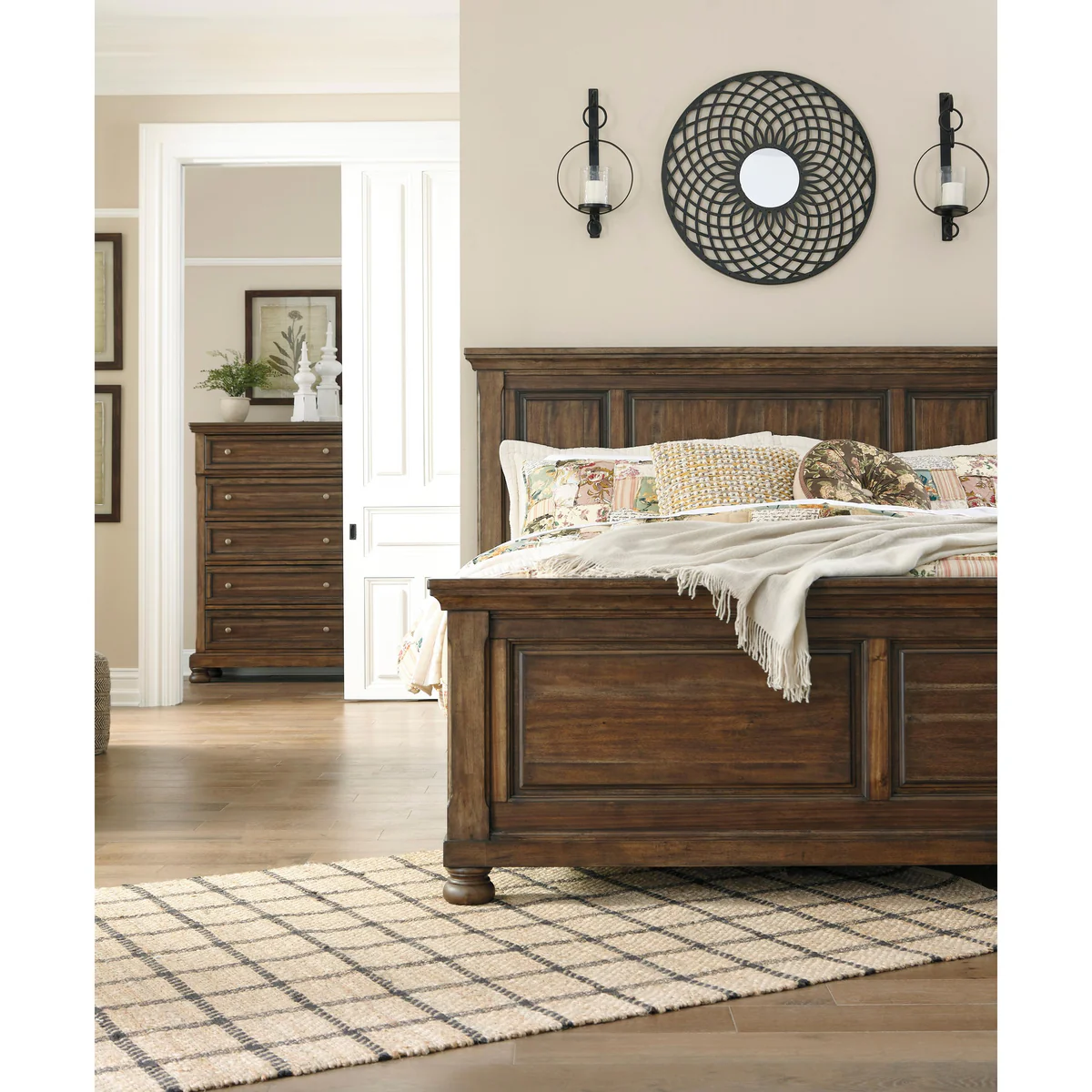 Flynnter King Panel Bed